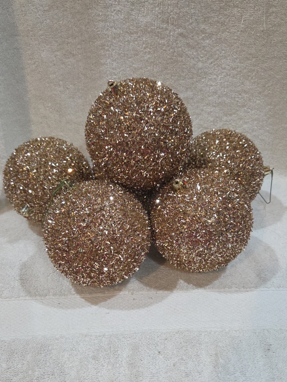 CHRISTMAS BALLS (6)